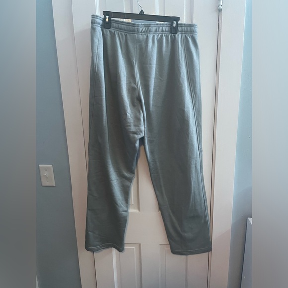 Grey Under armour sweats - Picture 3 of 3